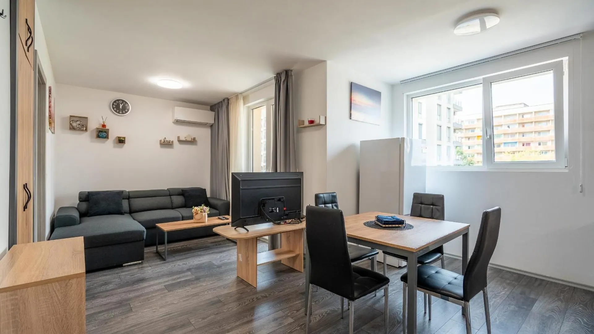 Cardinal Suite Sofia